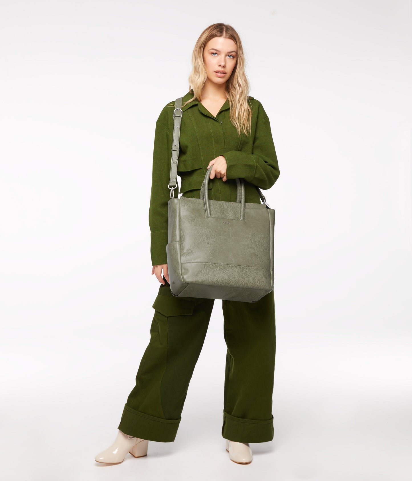 variant::black -- percio dwell black