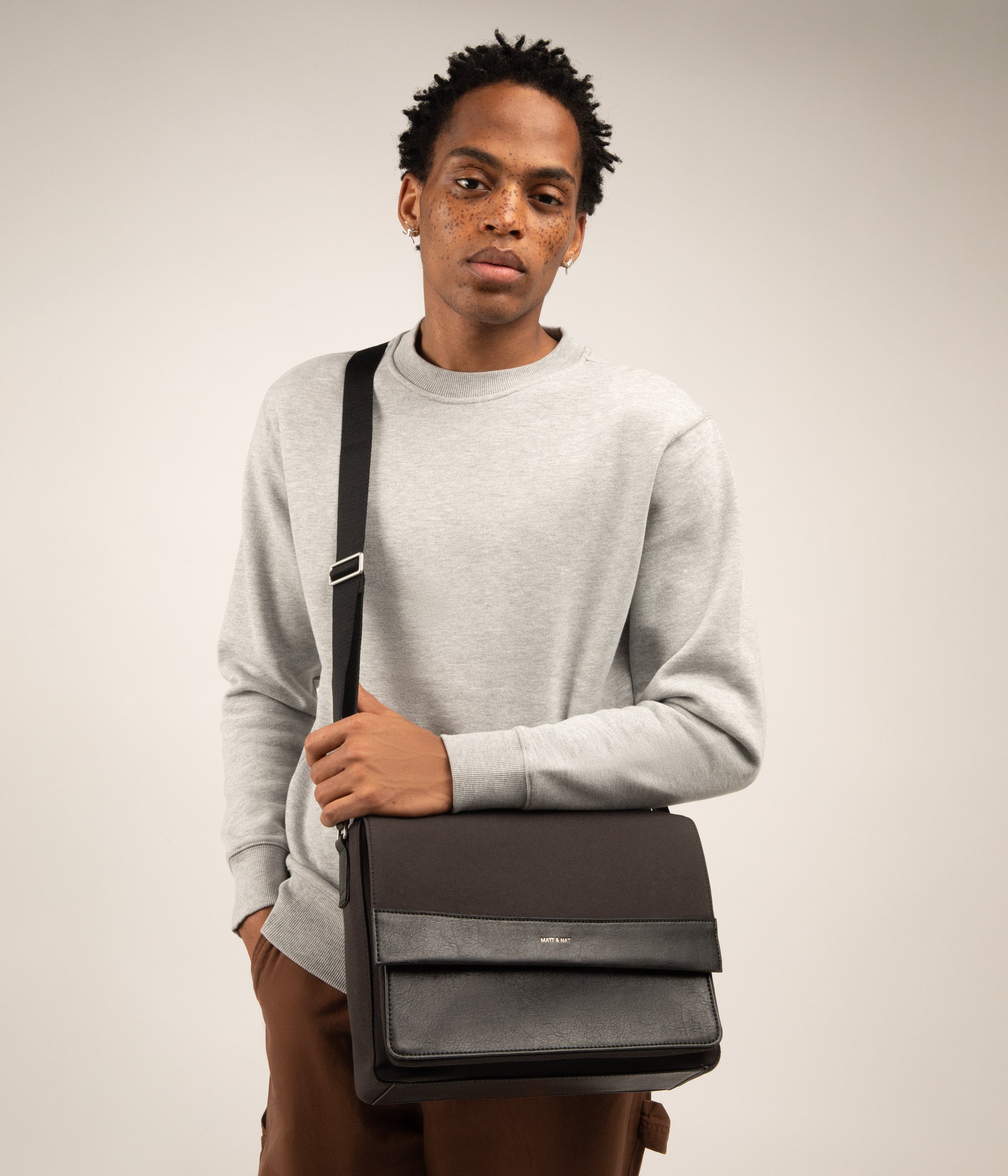 FW23-Canvas-Anton-Black-2-1.